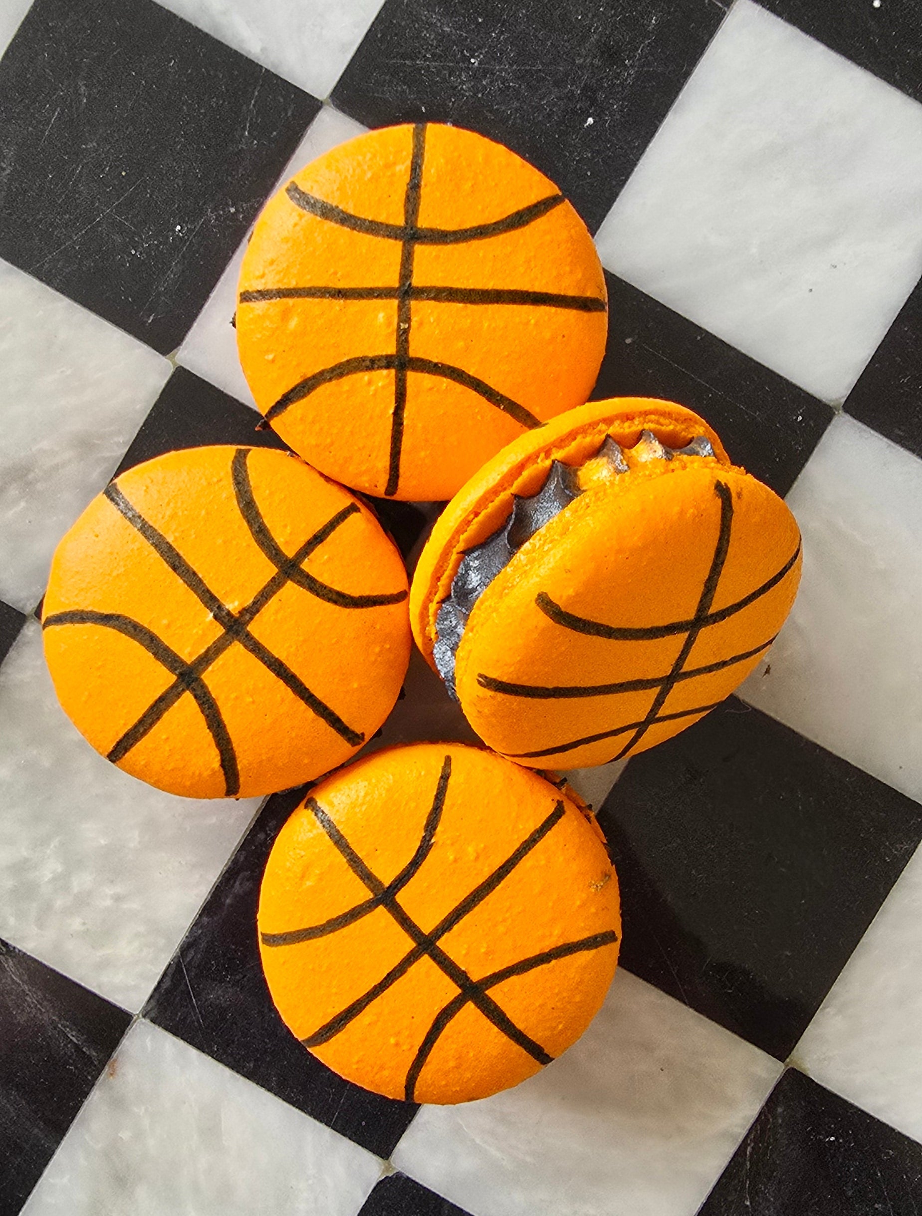 12 Wedding/Party Macarons