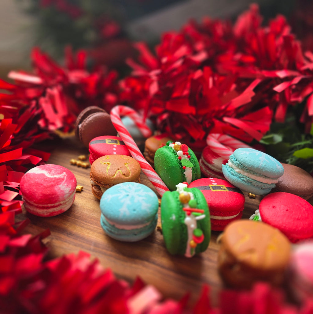 12 Christmas Macarons
